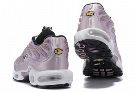 les baskets Nike TN Air Max Plus Femme sont un témoignage de l'engagement de Nike à combiner style et innovation. Exceptionnel