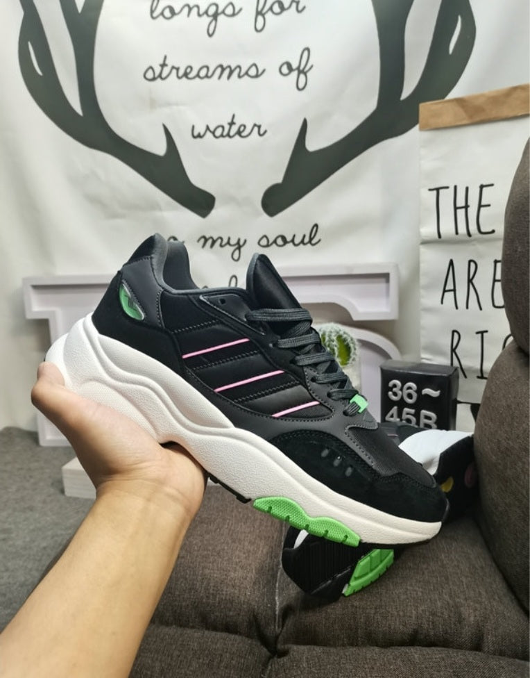 Premièrement, les baskets Adidas RETROPY F90 incarnent le mariage parfait entre style rétro et technologie moderne.