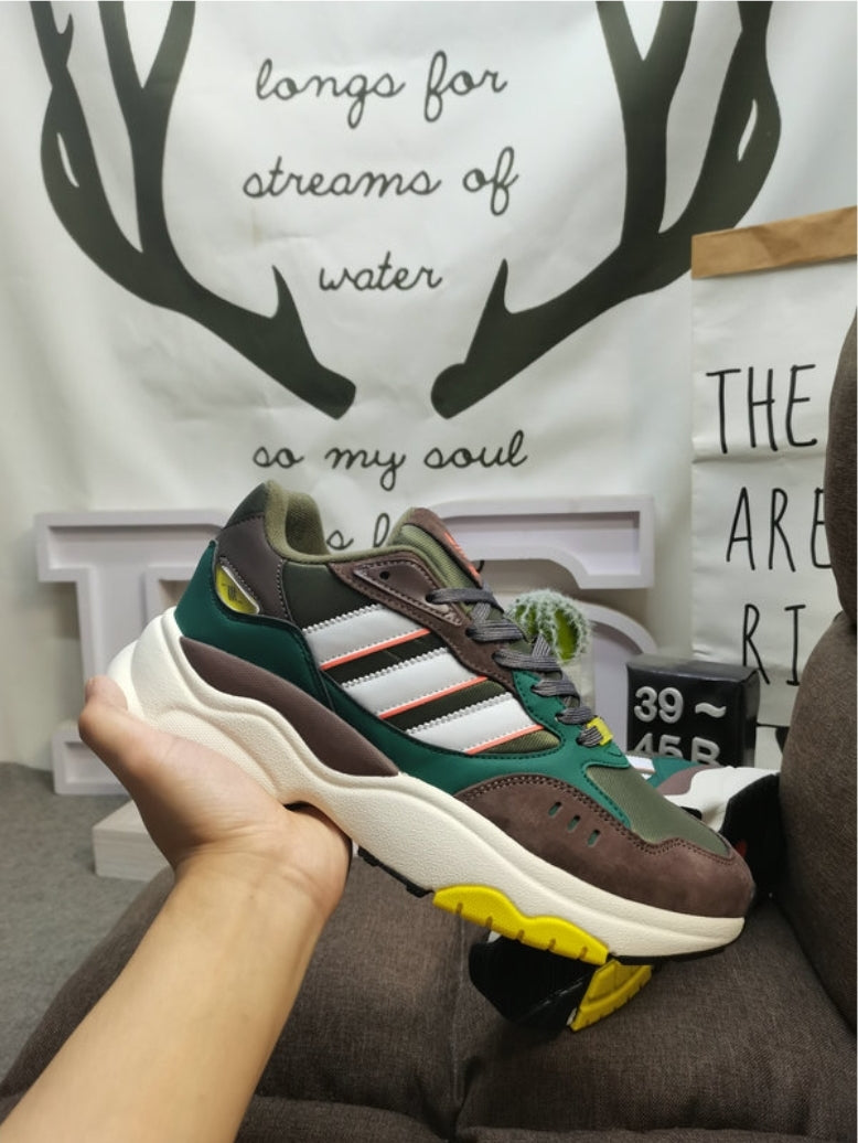 Premièrement: les baskets Adidas RETROPY F90 incarnent le mariage parfait entre style rétro et technologie moderne. Leur silhouette élégante et dynamique.