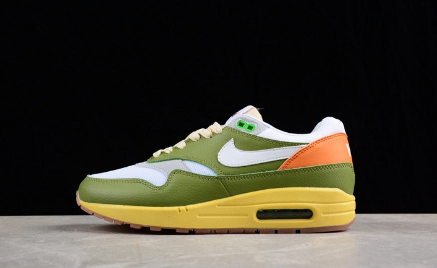 Les baskets Nike Air Max 1 sont iconiques pour leur style emblématique.retro incontournable pas cher. Le moins cher.exceptionnel
