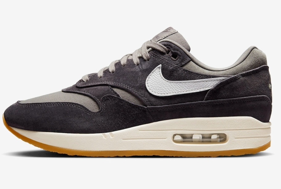 Les baskets Nike Air Max 1 sont iconiques pour leur style emblématique.retro incontournable pas cher. Le moins cher.exceptionnel