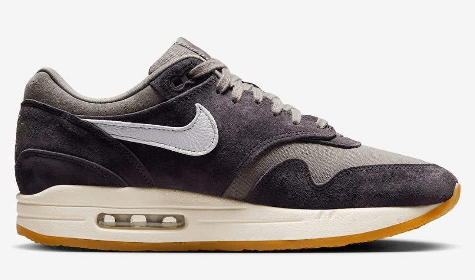 Les baskets Nike Air Max 1 sont iconiques pour leur style emblématique.retro incontournable pas cher. Le moins cher.exceptionnel