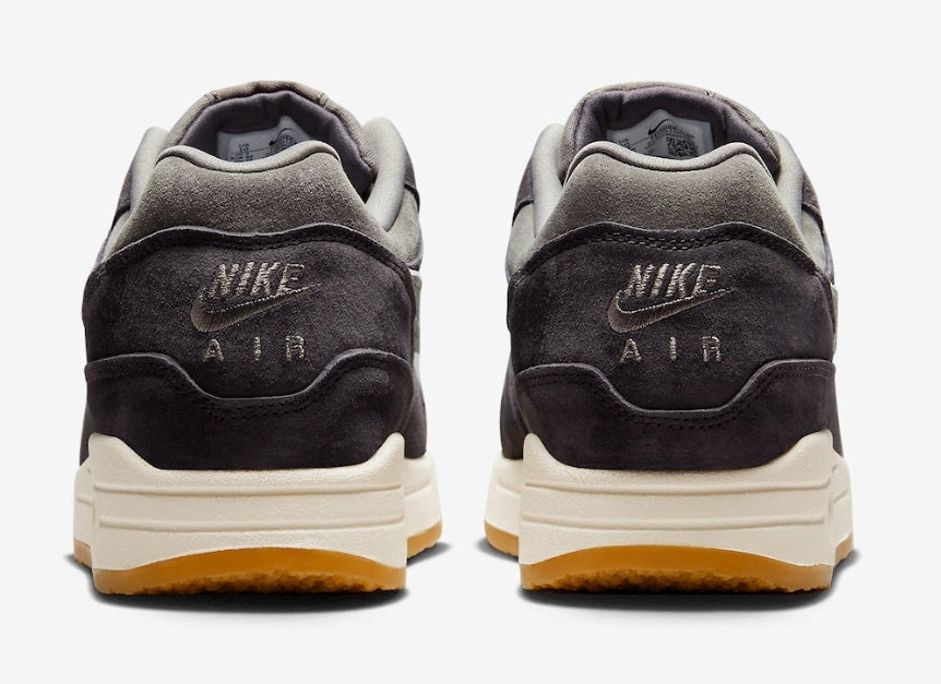 Les baskets Nike Air Max 1 sont iconiques pour leur style emblématique.retro incontournable pas cher. Le moins cher.exceptionnel