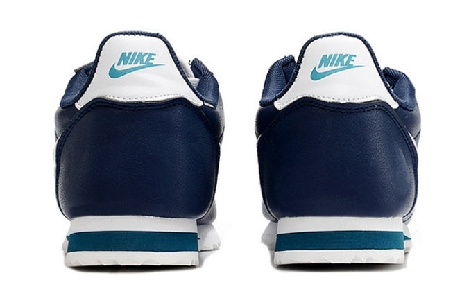 Les baskets Nike Cortez offrent un style intemporel et une silhouette emblématique. Leur design rétro et leurs matériaux de qualité. Pas cher. Le moins cher.