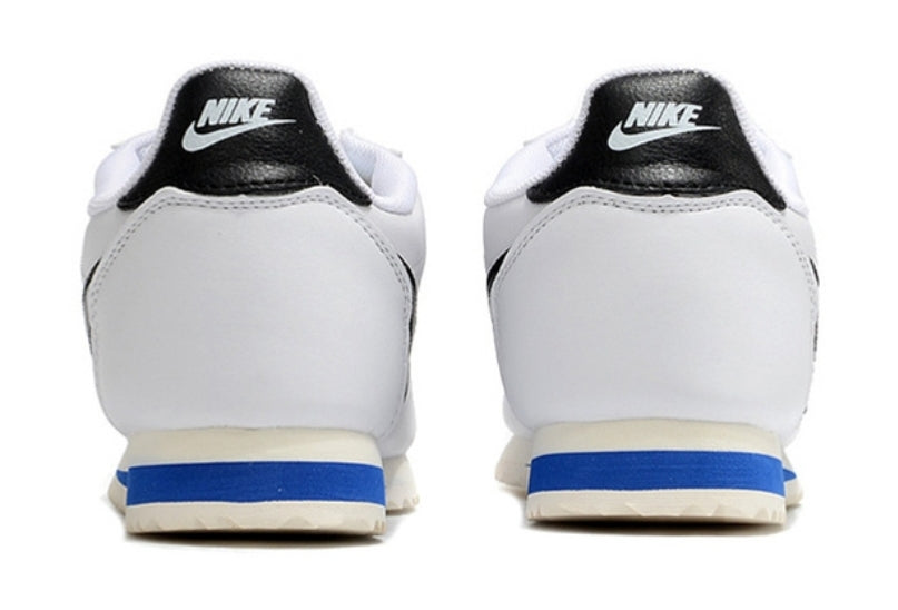 Les baskets Nike Cortez offrent un style intemporel et une silhouette emblématique. Leur design rétro et leurs matériaux de qualité. Pas cher. Le moins cher.