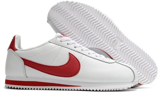 Les baskets Nike Cortez offrent un style intemporel et une silhouette emblématique. Leur design rétro et leurs matériaux de qualité. Pas cher. Le moins cher.