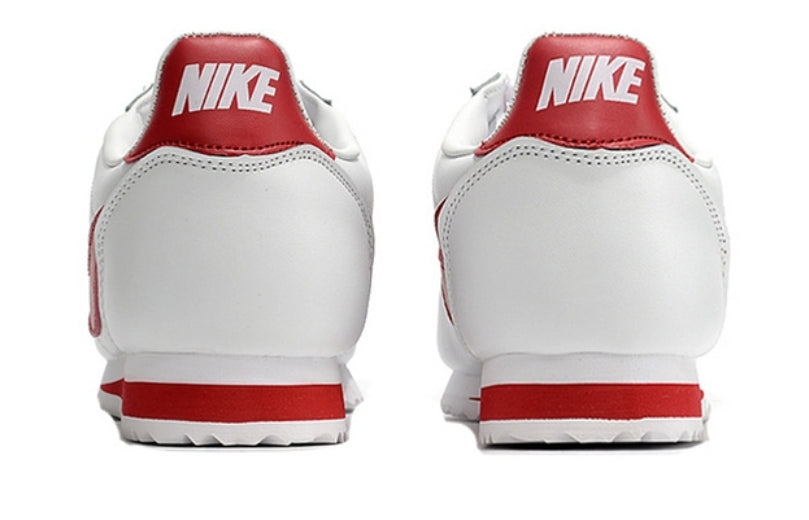 Les baskets Nike Cortez offrent un style intemporel et une silhouette emblématique. Leur design rétro et leurs matériaux de qualité. Pas cher. Le moins cher.