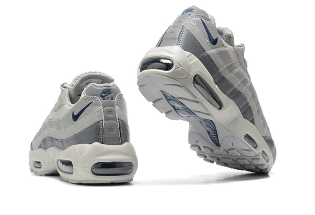 Les baskets Nike Air Max 95 sont synonymes de style emblématique et de confort absolu. Leur design distinctif. Pas cher. Le moins cher.