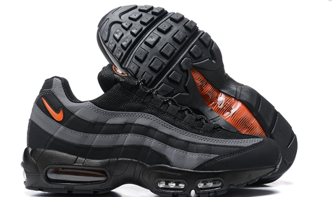 Les baskets Nike Air Max 95 sont synonymes de style emblématique et de confort absolu. Leur design distinctif. Pas cher. Le moins cher.