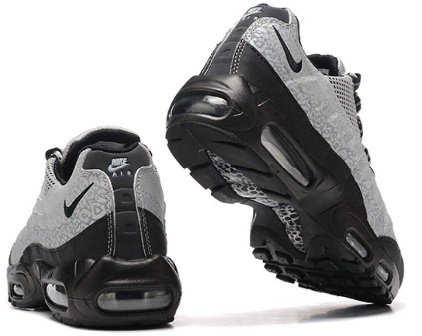 Les baskets Nike Air Max 95 sont synonymes de style emblématique et de confort absolu. Leur design distinctif. Pas cher. Le moins cher.