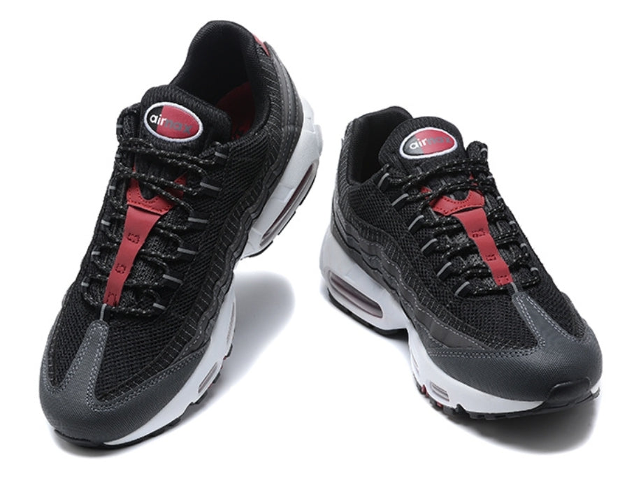 Les baskets Nike Air Max 95 sont synonymes de style emblématique et de confort absolu. Leur design distinctif. Pas cher. Le moins cher.