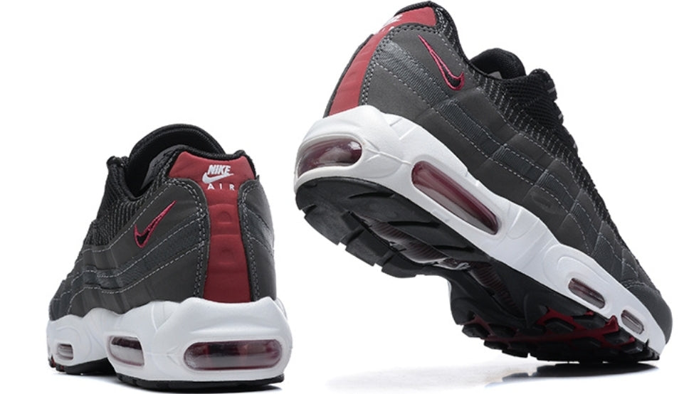 Les baskets Nike Air Max 95 sont synonymes de style emblématique et de confort absolu. Leur design distinctif. Pas cher. Le moins cher.