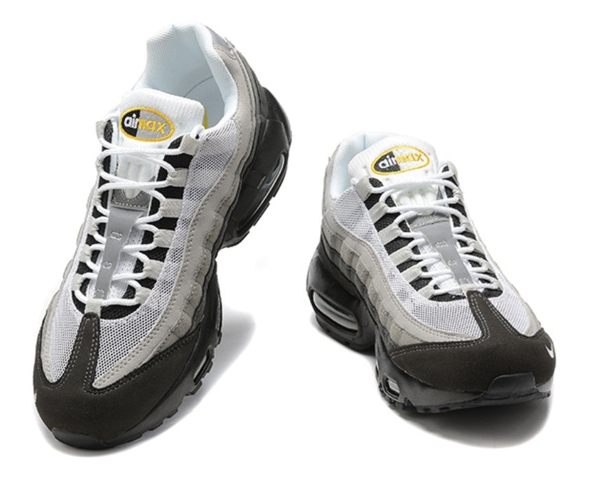 Les baskets Nike Air Max 95 sont synonymes de style emblématique et de confort absolu. Leur design distinctif. Pas cher. Le moins cher.