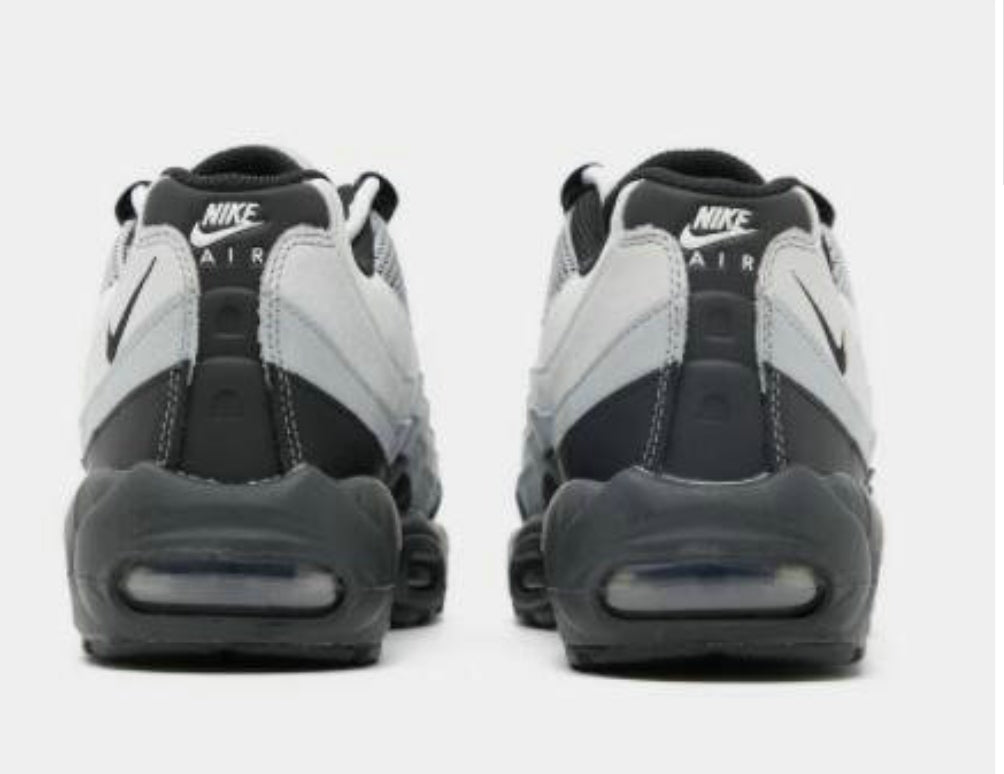 Les baskets Nike Air Max 95 sont synonymes de style emblématique et de confort absolu. Leur design distinctif. Pas cher. Le moins cher.