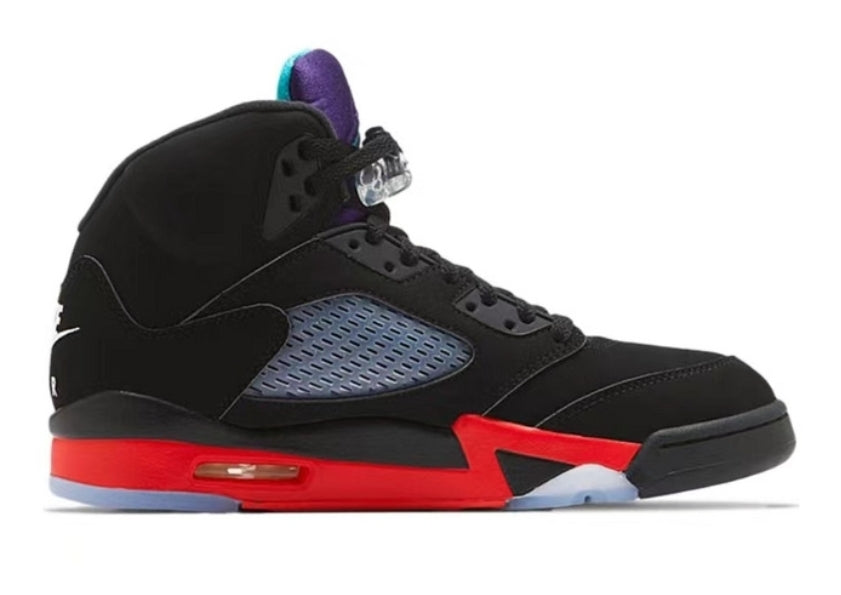 Les baskets Air Jordan 5 offrent un style audacieux et une performance exceptionnelle. leur design unique emblématique. Pas cher. Le moins cher.
