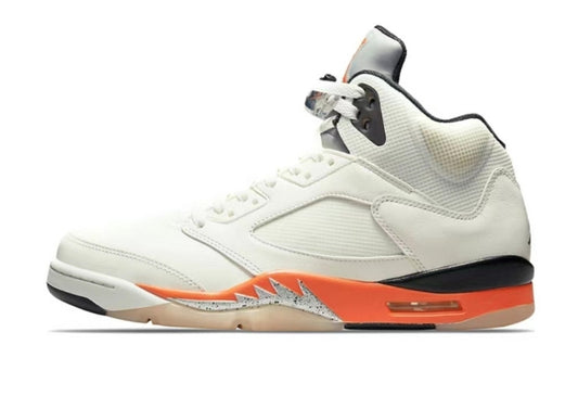 Les baskets Air Jordan 5 offrent un style audacieux et une performance exceptionnelle. leur design unique emblématique. Pas cher. Le moins cher.