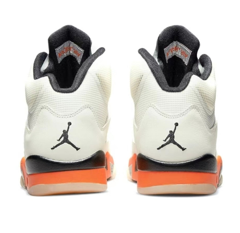 Les baskets Air Jordan 5 offrent un style audacieux et une performance exceptionnelle. leur design unique emblématique. Pas cher. Le moins cher.