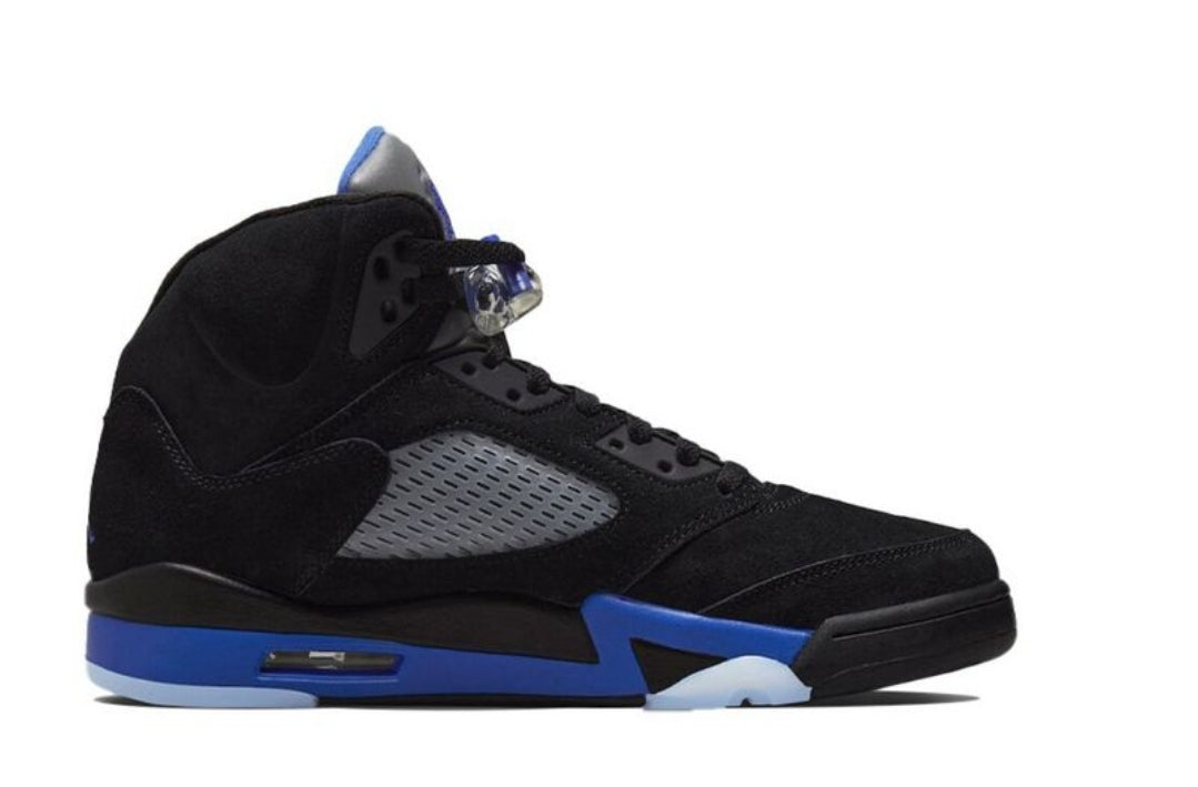 Les baskets Air Jordan 5 offrent un style audacieux et une performance exceptionnelle. leur design unique emblématique. Pas cher. Le moins cher.