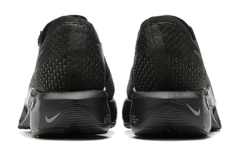 Les baskets Nike Air Zoom combinent style et performance, offrant une expérience unique. Leur design élégant. Pas cher. Le moins Cher.