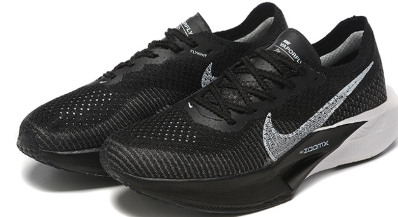 Les baskets Nike Air Zoom combinent style et performance, offrant une expérience unique. Leur design élégant. Pas cher. Le moins Cher.