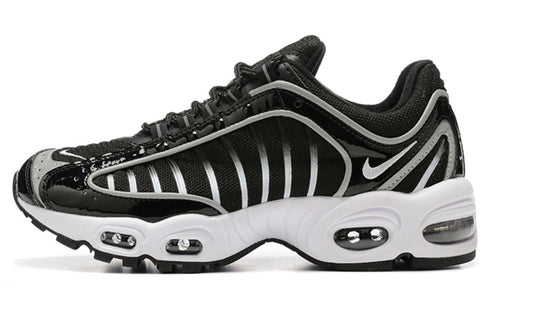 Les baskets Nike Air Max Tailwind 4 offrent un style emblématique et une performance exceptionnelle.
 leur design audacieux. Pas Cher. Le moins cher.