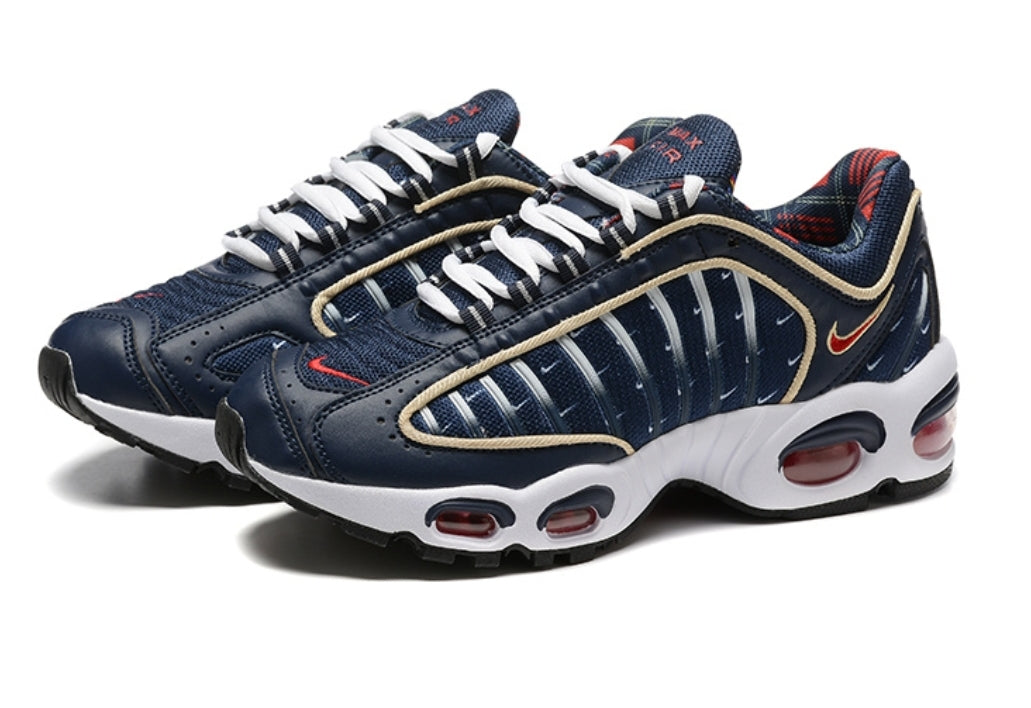 Les baskets Nike Air Max Tailwind 4 offrent un style emblématique et une performance exceptionnelle.
leur design audacieux. Pas Cher. Le moins cher.