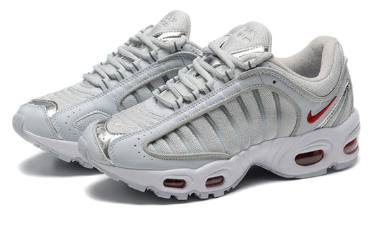 Les baskets Nike Air Max Tailwind 4 offrent un style emblématique et une performance exceptionnelle.
 leur design audacieux. Pas Cher. Le moins cher.