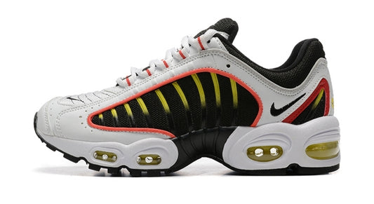 Les baskets Nike Air Max Tailwind 4 offrent un style emblématique et une performance exceptionnelle.
 leur design audacieux. Pas Cher. Le moins cher.