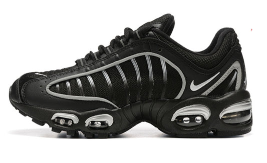 Les baskets Nike Air Max Tailwind 4 offrent un style emblématique et une performance exceptionnelle.
 leur design audacieux. Pas Cher. Le moins cher.