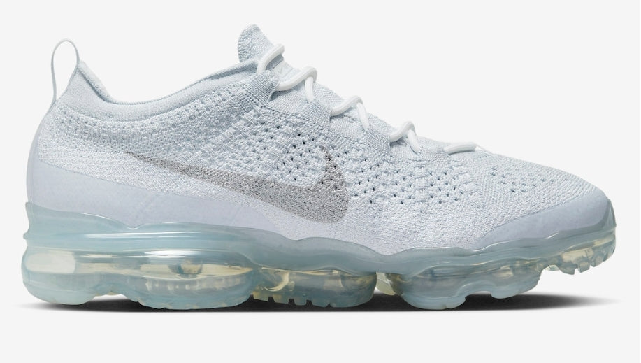 Les baskets Nike Vapormax 2023 . Leur design épuré et innovant attire l'attention de tous. Pas cher.le moins cher. Innovation