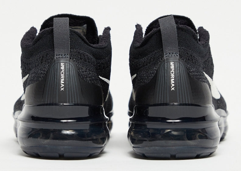 Les baskets Nike Vapormax 2023 . Leur design épuré et innovant attire l'attention de tous. Pas cher.le moins cher. Innovation