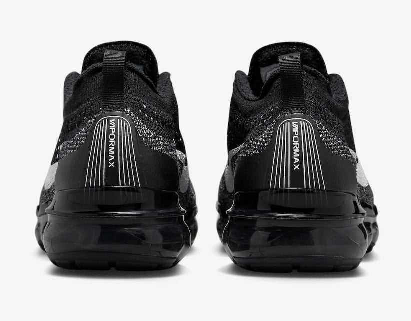 Les baskets Nike Vapormax 2023 allient style moderne et performance supérieure. Leur design épuré et innovant attire l'attention de tous. Pas cher.le moins cher.