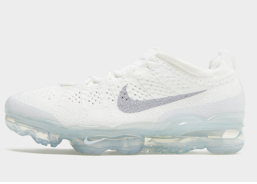 Les baskets Nike Vapormax 2023 allient style moderne et performance supérieure. Leur design épuré et innovant attire l'attention de tous. Pas cher.le moins cher.
