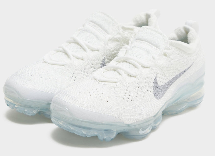 Les baskets Nike Vapormax 2023 allient style moderne et performance supérieure. Leur design épuré et innovant attire l'attention de tous. Pas cher.le moins cher.