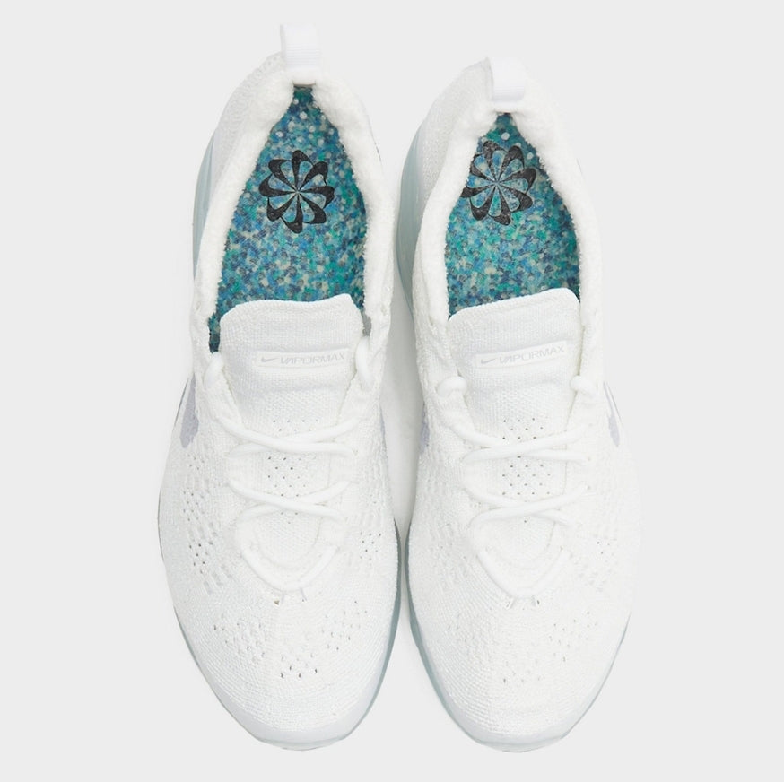 Les baskets Nike Vapormax 2023 allient style moderne et performance supérieure. Leur design épuré et innovant attire l'attention de tous. Pas cher.le moins cher.