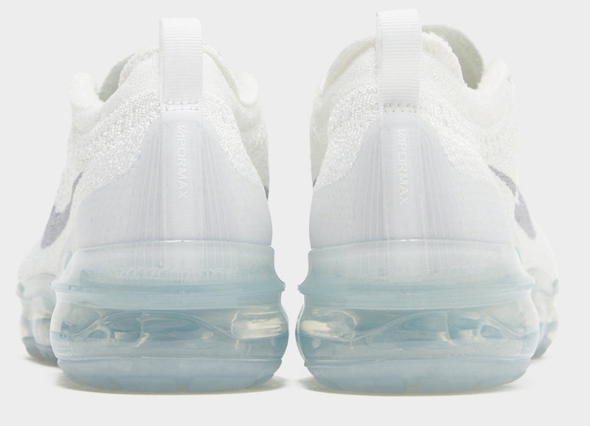 Les baskets Nike Vapormax 2023 allient style moderne et performance supérieure. Leur design épuré et innovant attire l'attention de tous. Pas cher.le moins cher.