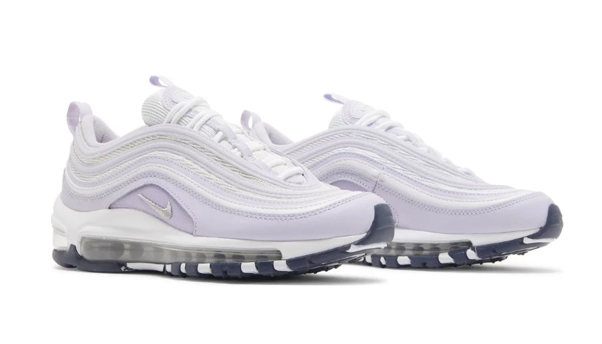 Les baskets Nike Air Max 97 sont synonymes de style emblématique et de confort absolu. Leur design ondulé distinctif.pas cher. Le moins cher.
