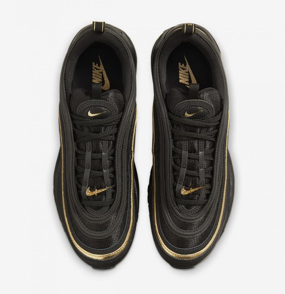Les baskets Nike Air Max 97 sont synonymes de style emblématique et de confort absolu. Leur design ondulé distinctif.pas cher. Le moins cher.