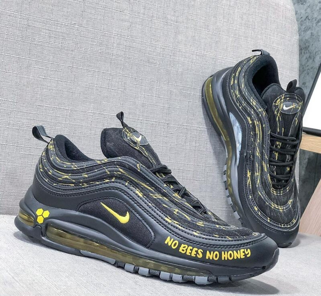 Les baskets Nike Air Max 97 sont synonymes de style emblématique et de confort absolu. Leur design ondulé distinctif.pas cher. Le moins cher.