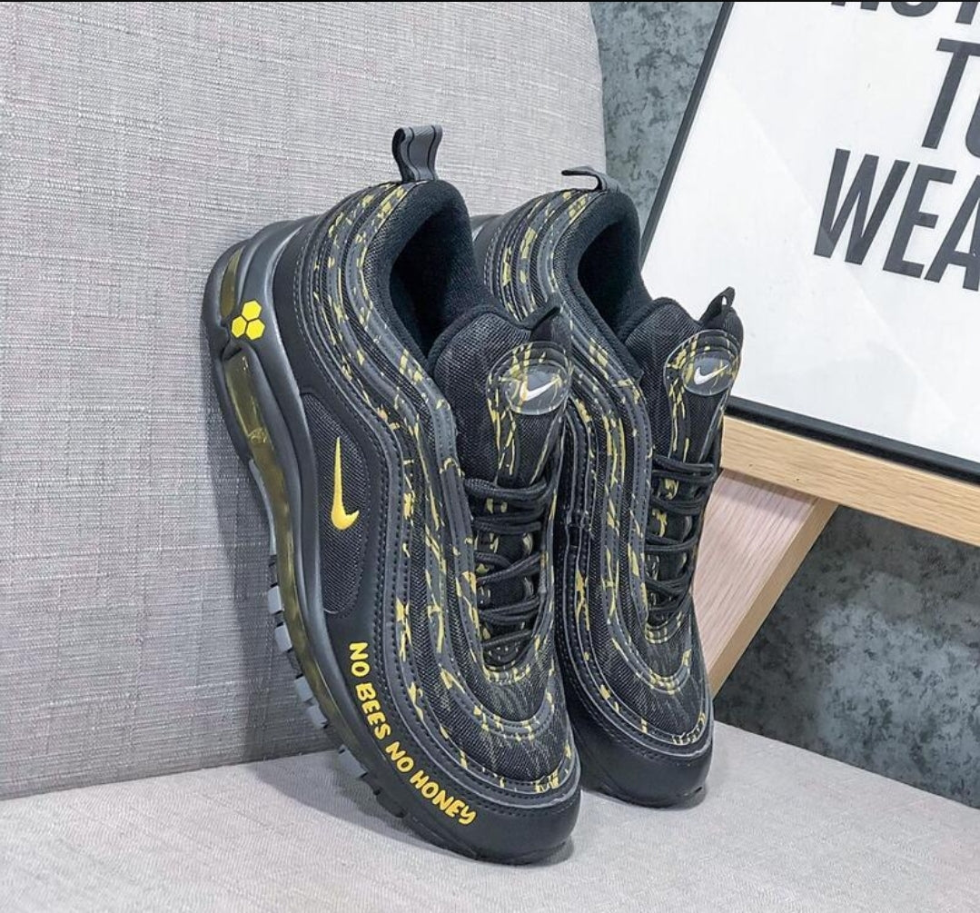 Les baskets Nike Air Max 97 sont synonymes de style emblématique et de confort absolu. Leur design ondulé distinctif.pas cher. Le moins cher.