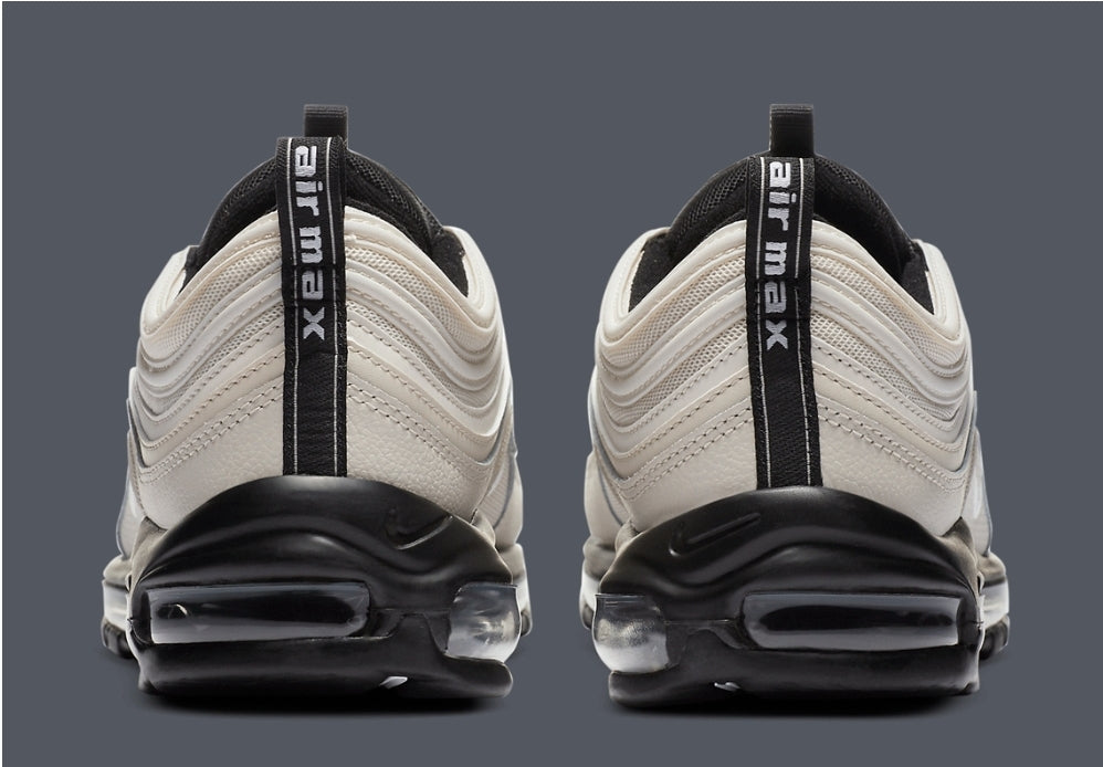 Les baskets Nike Air Max 97 sont synonymes de style emblématique et de confort absolu. Leur design ondulé distinctif.pas cher. Le moins cher.