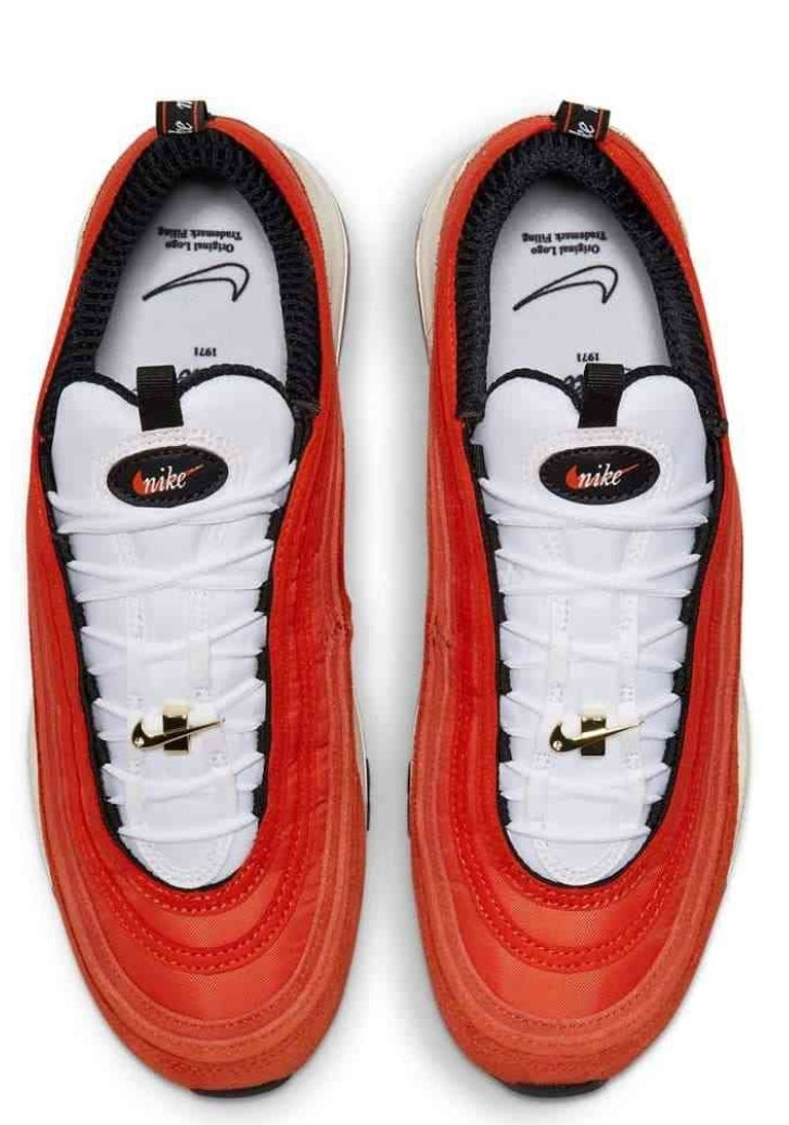 Les baskets Nike Air Max 97 sont synonymes de style emblématique et de confort absolu. Leur design ondulé distinctif.pas cher. Le moins cher.