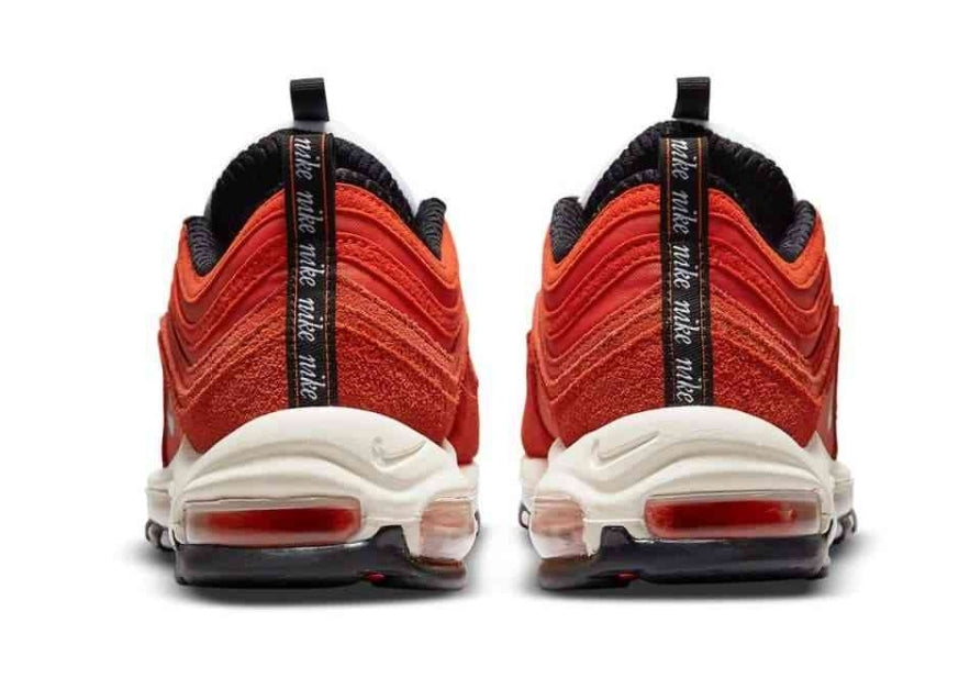 Les baskets Nike Air Max 97 sont synonymes de style emblématique et de confort absolu. Leur design ondulé distinctif.pas cher. Le moins cher.