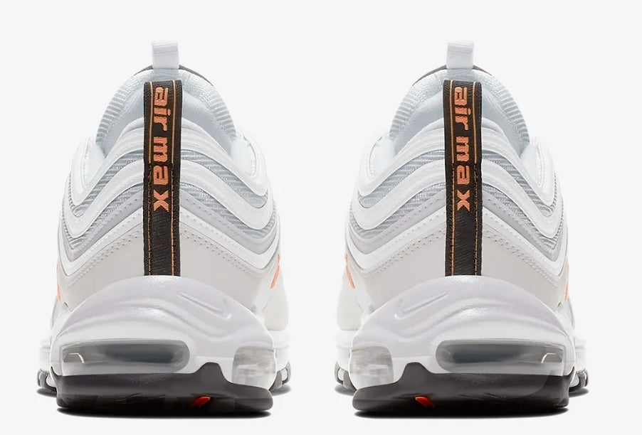Les baskets Nike Air Max 97 sont synonymes de style emblématique et de confort absolu. Leur design ondulé distinctif.pas cher. Le moins cher.