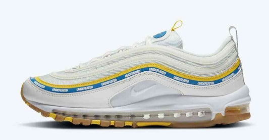 Les baskets Nike Air Max 97 sont synonymes de style emblématique et de confort absolu. Leur design ondulé distinctif.pas cher. Le moins cher.
