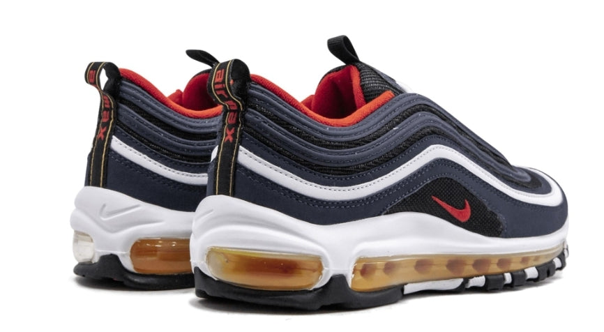 Les baskets Nike Air Max 97 sont synonymes de style emblématique et de confort absolu. Leur design ondulé distinctif.pas cher. Le moins cher.