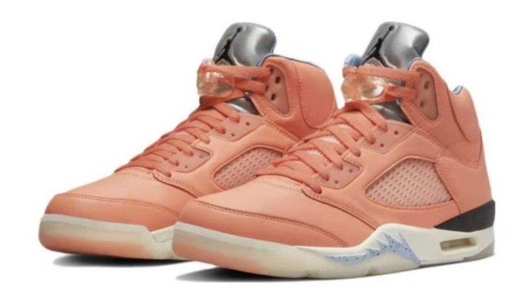 Les baskets Air Jordan 5 offrent un style audacieux et une performance exceptionnelle. leur design unique emblématique. Pas cher. Le moins cher.