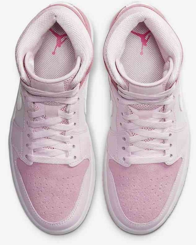 Les baskets Air Jordan 1 offrent un style iconique et une performance légendaire.
 leur design emblématique .pas cher. Le moins cher.