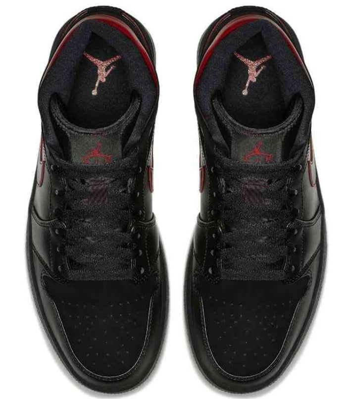 Les baskets Air Jordan 1 offrent un style iconique et une performance légendaire.
leur design emblématique .pas cher. Le moins cher.