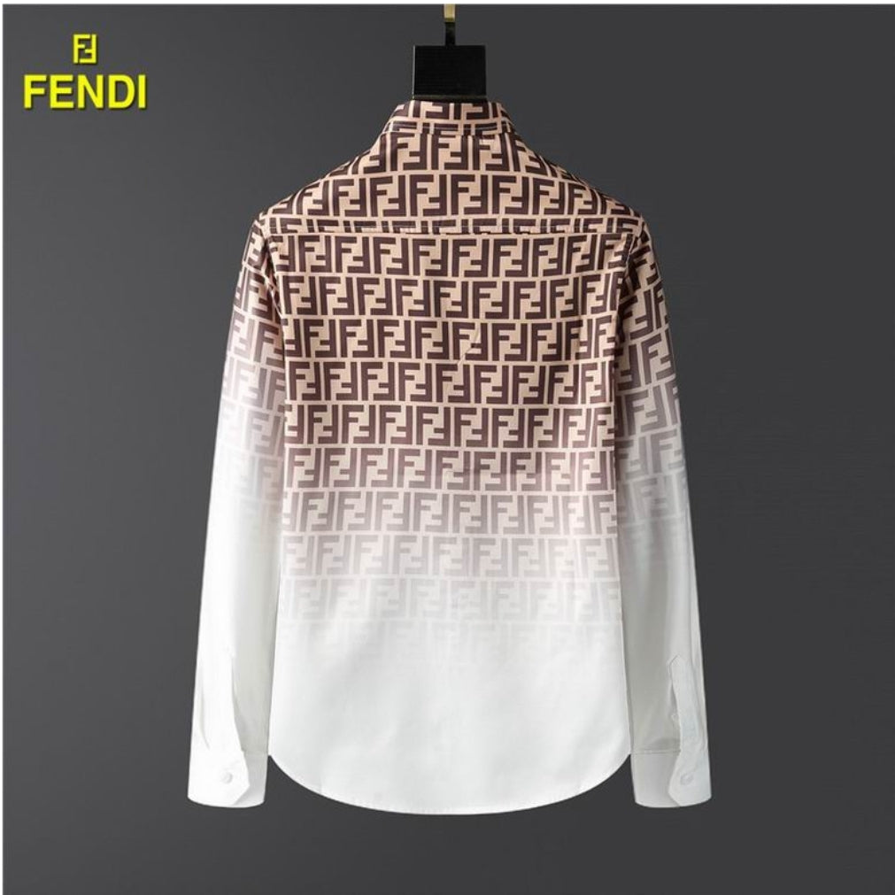 Les chemises Fendi incarnent l’élégance et le style raffiné. Avec leur design audacieux et leur qualité irréprochable, elles s’imposent comme un incontournable pour les amateurs de mode.